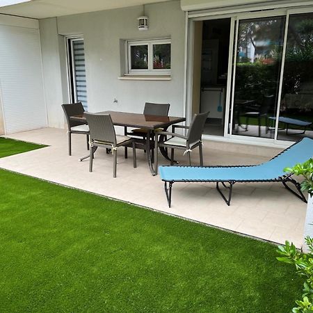 Saint-Raphael, Boulouris, F2 Dans Belle Residence 3 Piscines, Proche Bord De Mer Exterior foto