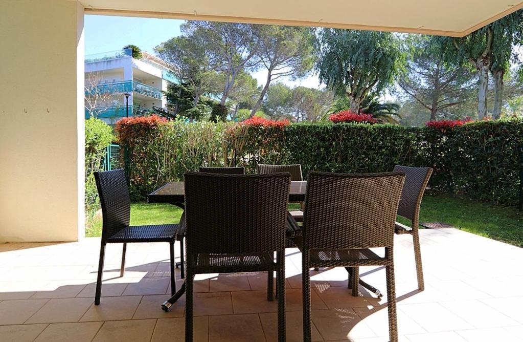 Saint-Raphael, Boulouris, F2 Dans Belle Residence 3 Piscines, Proche Bord De Mer Exterior foto