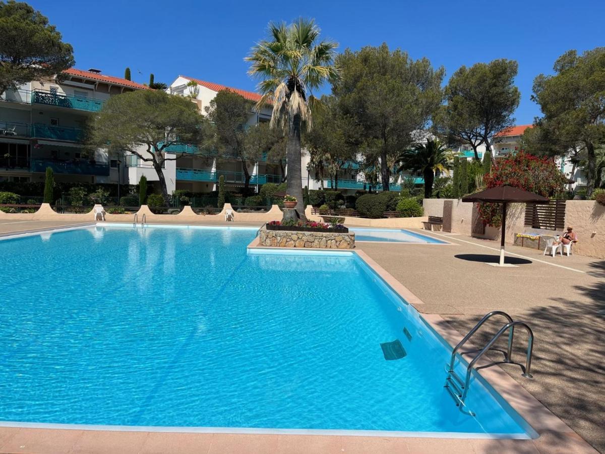 Saint-Raphael, Boulouris, F2 Dans Belle Residence 3 Piscines, Proche Bord De Mer Exterior foto